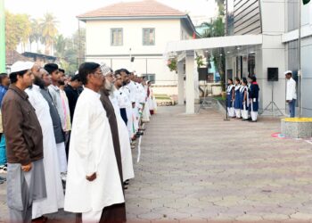 मुरुडमध्ये पोलीस दलाकडून मानवंदना