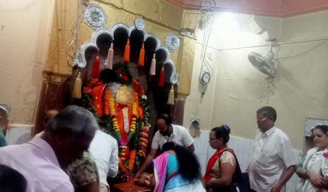 महागणपतीच्या दर्शनासाठी भाविकांची गर्दी