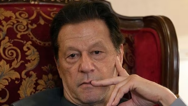 इम्रान खान यांना दहा वर्षांचा तुरुंगवास