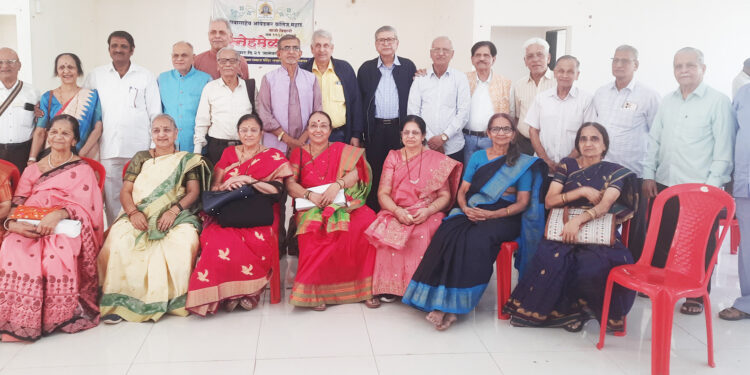 आंबेडकर कॉलेजच्या विद्यार्थ्यांचा स्नेहमेळावा