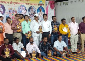 नाट्य कलाकारांचा गौरव