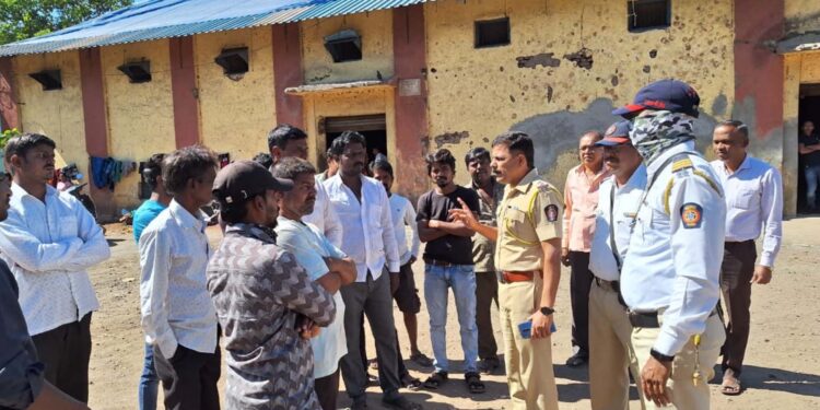 शासकीय धान्य गोदामाची घाणीच्या विळख्यातून सुटका