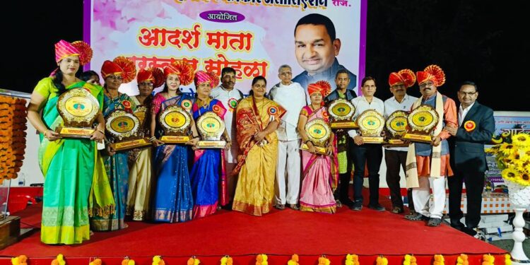 आदर्श माता पुरस्कार सोहळ्याचा आदर्श समाजाने घ्यावा