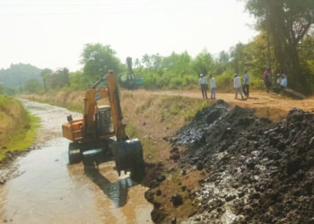 रब्बी हंगामासाठी कालव्याचे पाणी शेतात