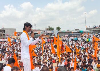 मराठा वादळाची सरकारला धडकी