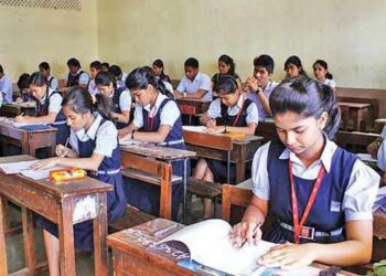 मराठी शाळांना अखेरची घरघर