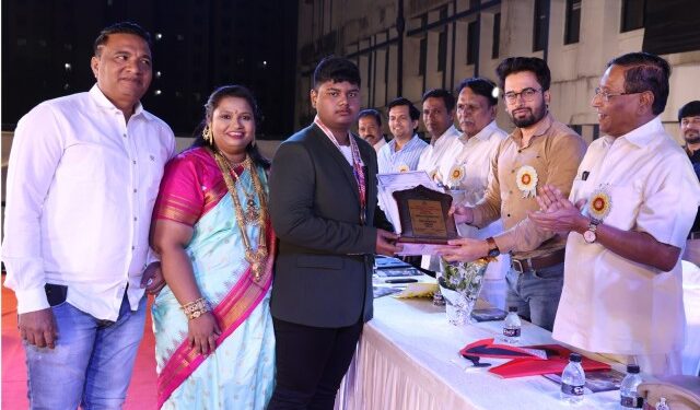 किक बॉक्सिंग स्पर्धेत ओम पाटीलचे यश