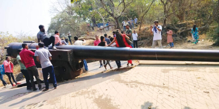 नववर्षात ऐतिहासिक वारशांचा अनादर