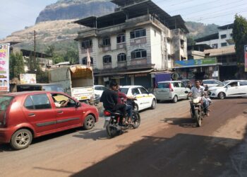 बल्लाळेश्वर मंदिराकडे जाणारा मार्ग खडतर