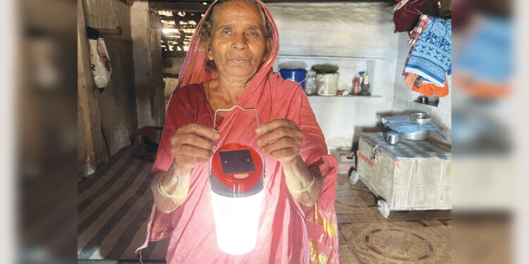 नववर्षानिमित्त सौर दिव्यांची भेट