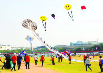 पतंगोत्सवामुळे मैदानांना जत्रेचे स्वरूप