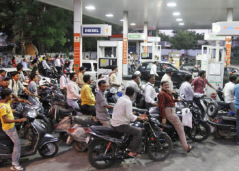 पेट्रोलपंपावर वाहनांच्या रांगा