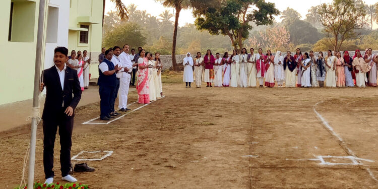 पीएनपी संकुलात मानवंदना