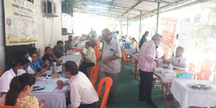 पोलीस बांधवासाठी आरोग्य तपासणी