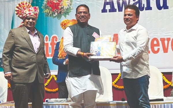 प्रितम म्हात्रेंना इंटरनॅशनल एक्सलन्स अवॉर्ड