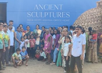 मूनवली येथे शिल्पकलांचे प्रदर्शन