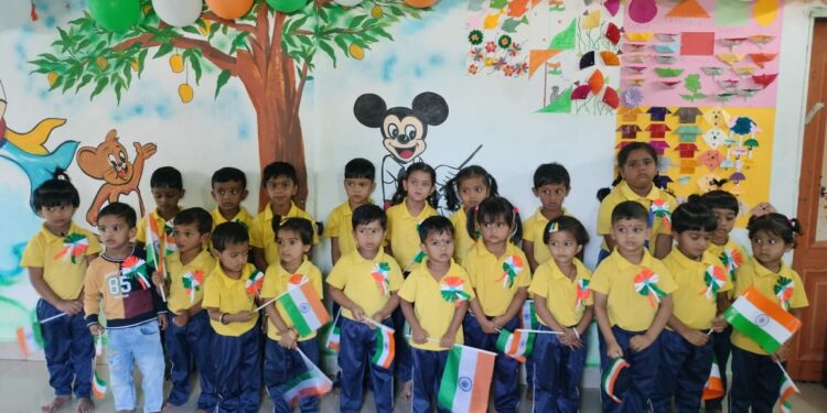 सुतारवाडी शाळेत विविध कार्यक्रम