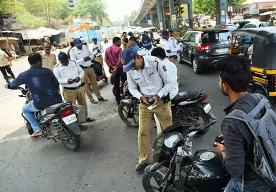 बेशिस्त वाहन चालकांना दणका