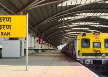 उरण लोकलला तुफान प्रतिसाद