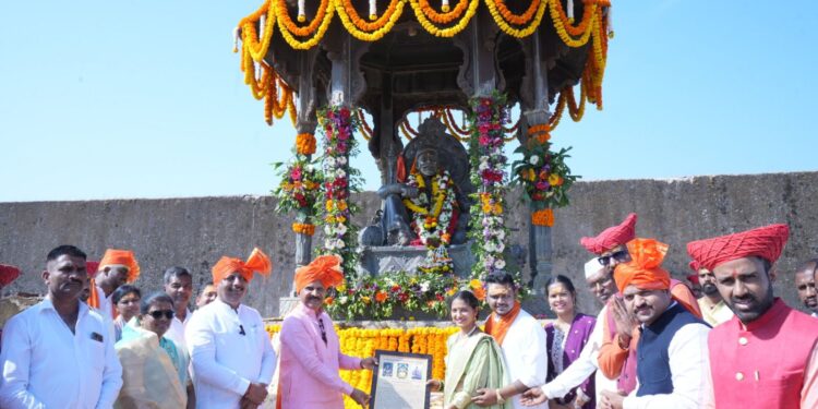 रायगड येथे रंगला शिवरत्न पुरस्कार सोहळा