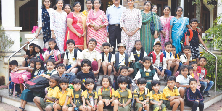 कर्णबधिर मुलांनी लुटला सहलीचा आनंद