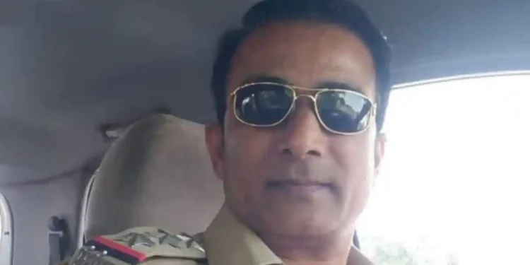 अधिकाऱ्याची डोक्यात गोळी झाडून आत्महत्या