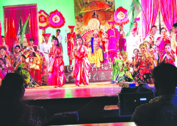 दिव्यांगांनी सादर केले गीतरामायण महानाट्य