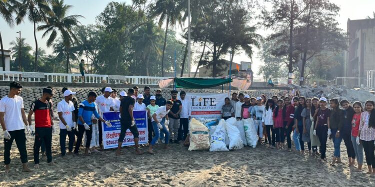 अलिबाग समुद्र किनारी स्वच्छता अभियान