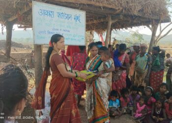 आदिवासी बांधवांना जीवनावश्यक वस्तूंचे वाटप