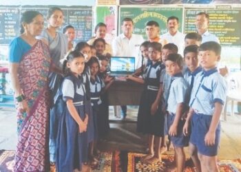 वैजनाथ शाळेस डिजिटल साहित्य भेट