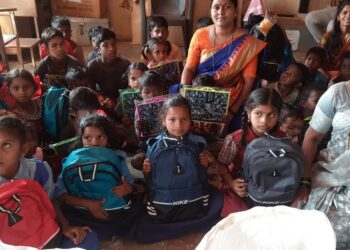 गौलवाडीत शैक्षणिक साहित्य वाटप