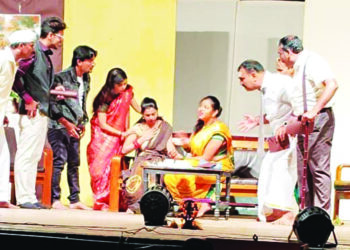बायको पाहावी सांभाळून; राज्य नाट्य स्पर्धेत सादरीकरण