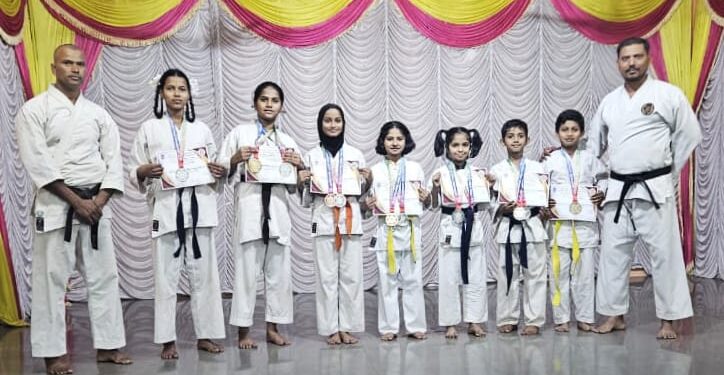 कराटे स्पर्धेत नेरळच्या विद्यार्थ्यांचे यश
