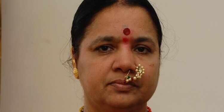 हर्षल पाटील यांना मातृशोक