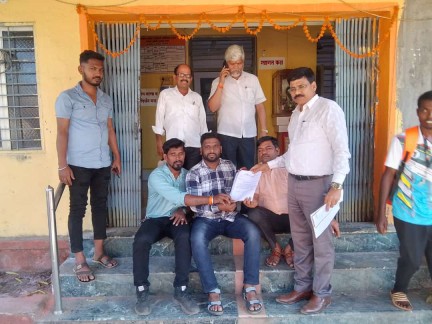 सरपंच, ग्रामसेवकाविरोधात ग्रामस्थ आक्रमक