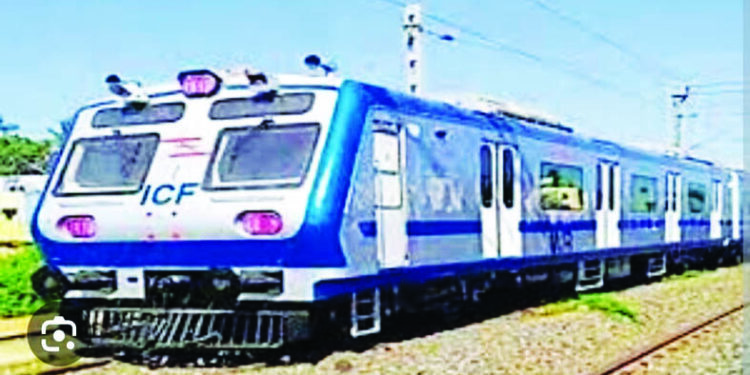 कर्जतपर्यंत एसी लोकल सुरू करा; प्रवाशांची मागणी