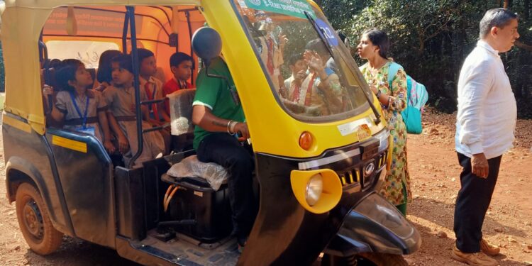 ई-रिक्षाला भरभरुन प्रतिसाद