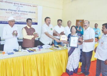 जिल्हा ग्रंथालयास उत्कृष्ट ग्रंथालय पुरस्कार