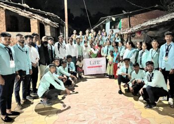 आदिवासीवाडीत विद्यार्थ्यांची जनजागृती