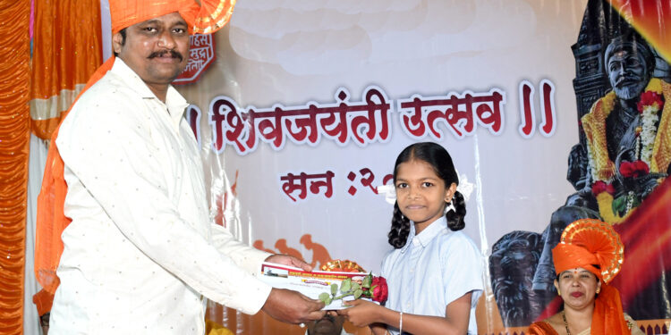 वक्तृत्व स्पर्धेत वेदिका भोसलेची बाजी