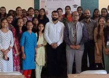 आदर्श महाविद्यालयात स्पर्धा परीक्षा केंद्र सुरु