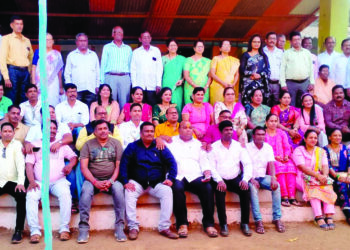 सारळ विद्यामंदिराच्या माजी विद्यार्थ्यांचा आनंदोत्सव