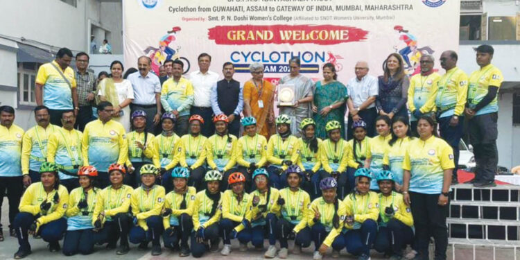 दोशी महाविद्यालयाच्या युवतींचा अखंड भारताचा संदेश