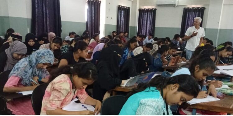 मुलाखत कौशल्यावर चर्चासत्र