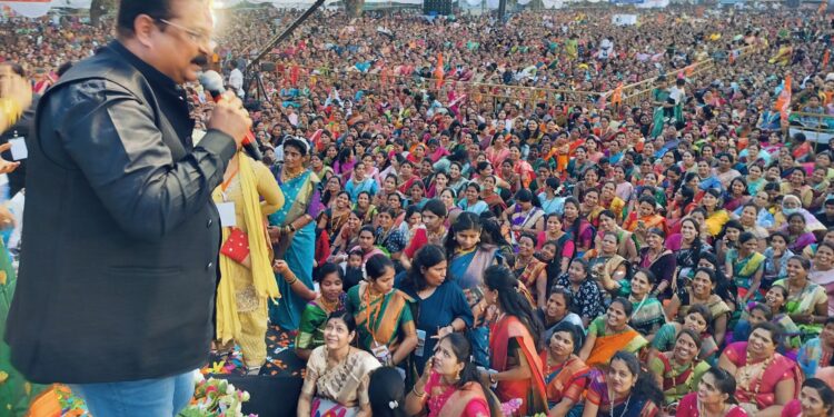 खेळ मांडीयला कार्यक्रमाला महिलांची गर्दी