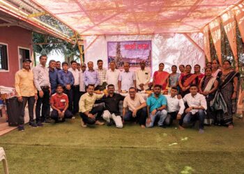 खांब येथील माजी विद्यार्थ्यांचा स्नेहसंमेलन