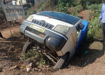 मुंबई-गोवा महामार्गावर टेम्पोला अपघात