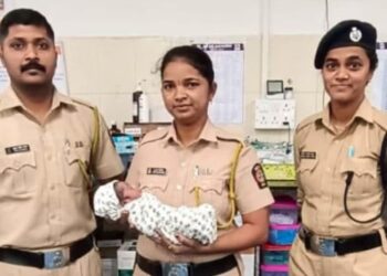 धावत्या लोकलमध्ये महिलेची प्रसूती