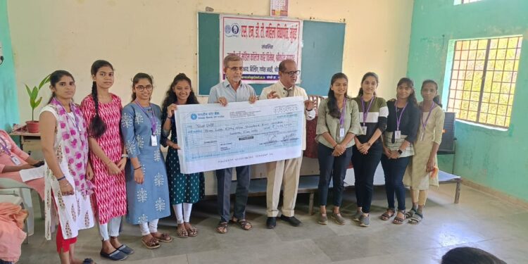 मुलींना शिष्यवृत्ती परतावा