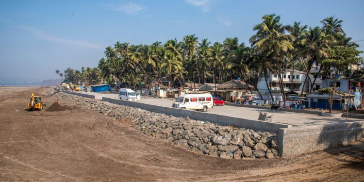 मुरुड किनारा झाला चकाचक